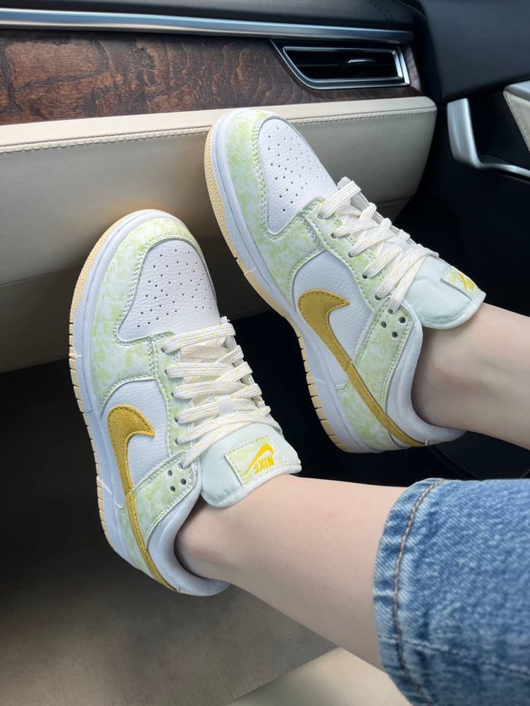 Nike Dunk Yellow Strike