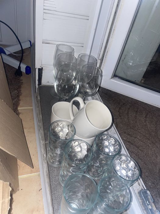 Продам посуд, стакани, бокали, кружки, столові прибори.