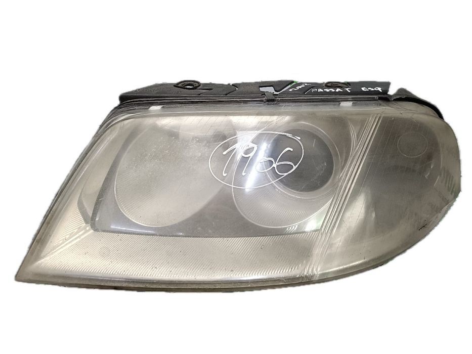 Ótica / farol esquerda VOLKSWAGEN Passat (3B3)