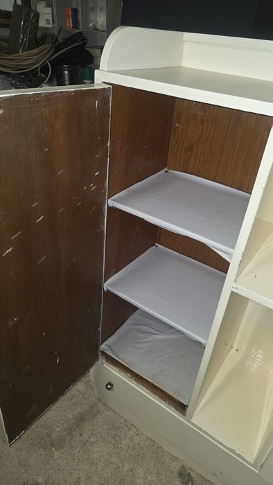 Móvel de apoio com gavetas