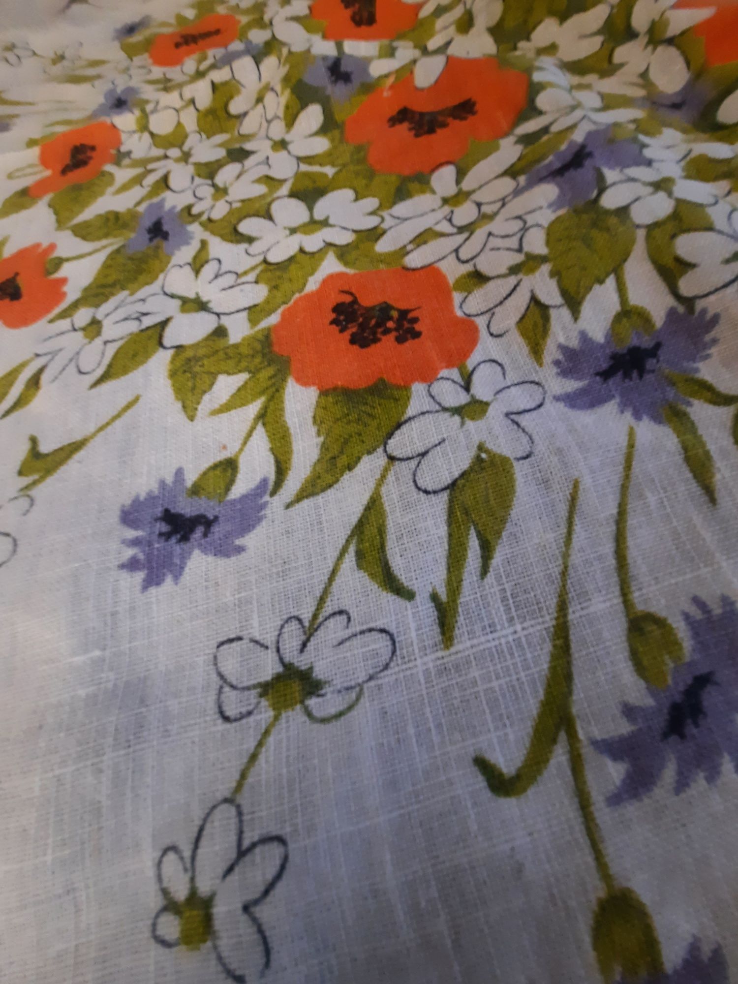 Lniany obrus z czasów PRL 133x130 cm.