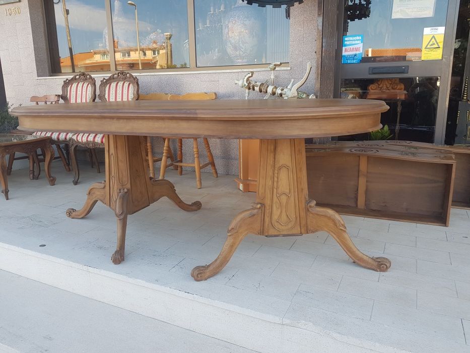 Mesa de jantar com 2 pés