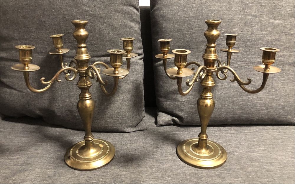 Dwa pięcioramienne mosiężne świeczniki