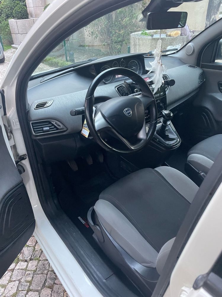 Lancia Ypsilon 1.2 Gasolina