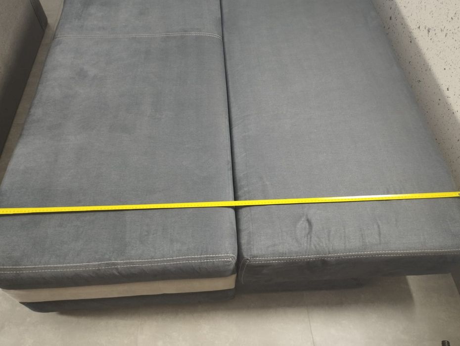 Łóżko typu tapczan z pojemnikiem na pościel