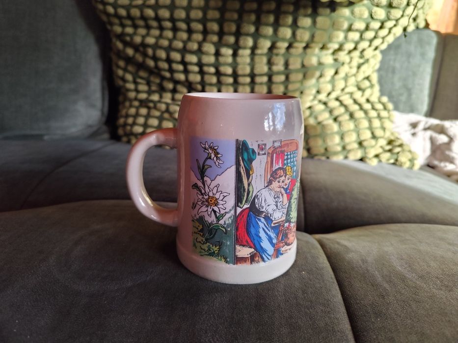 Ceramiczny kufel bawarski Stein 0.5l scena w karczmie szarotka alpejsk