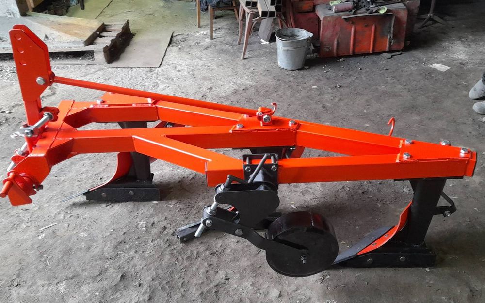 Продам плуг" ВІРАКС " 3/25