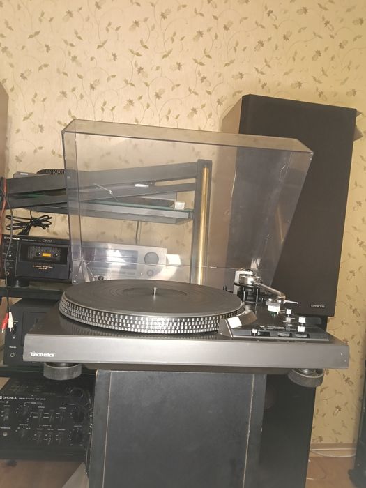 Проигрыватель винила Tehnics SL 1900