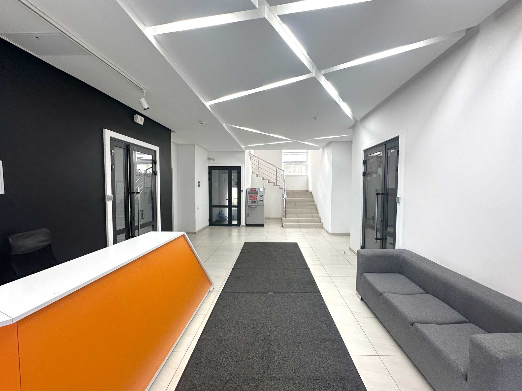 Оренда офісного приміщення, 228 м² за 12$/ м², на вул. Угорська