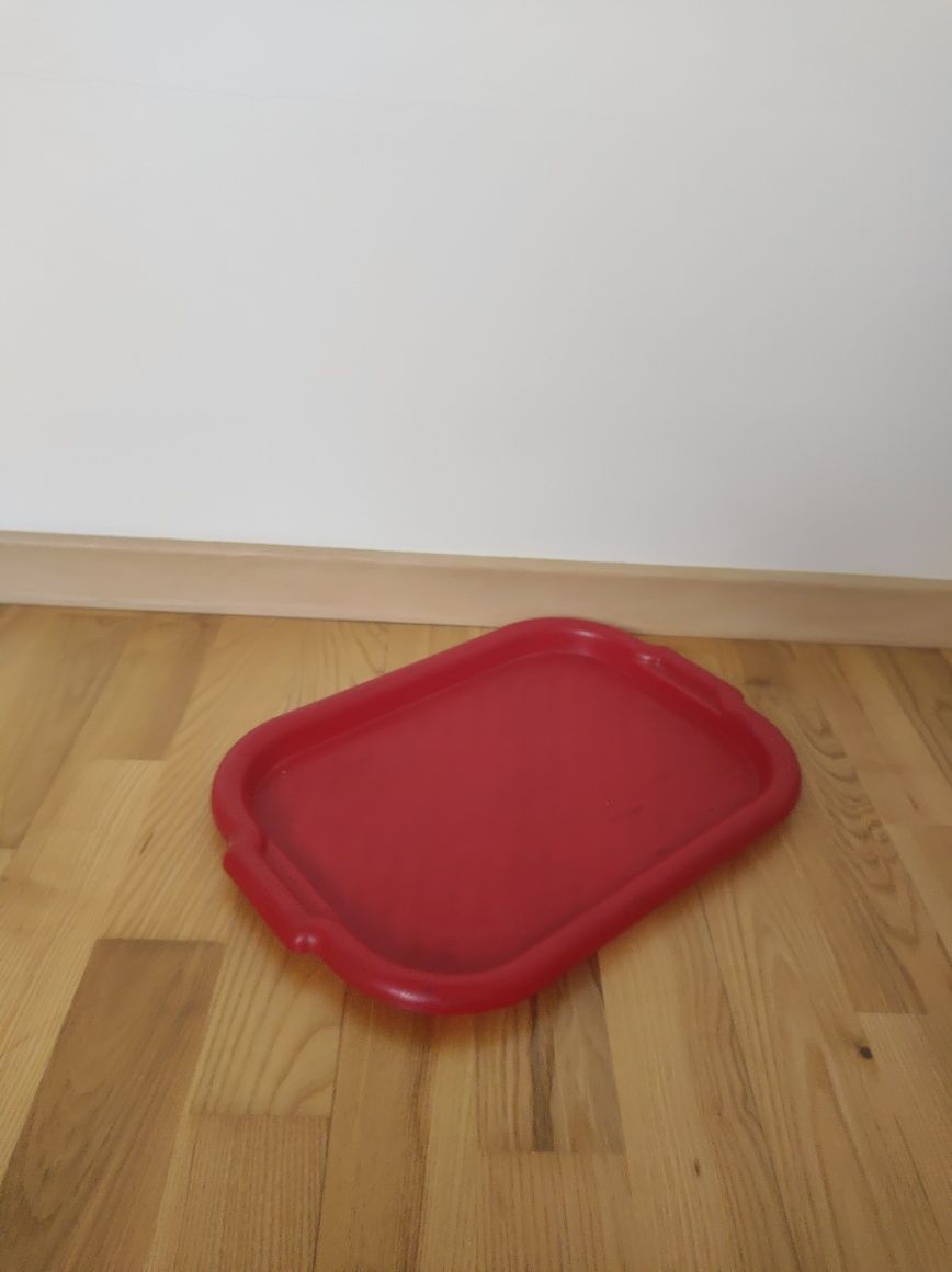 Czerwona plastikowa taca podstawka tacka 40x27,5 cm
