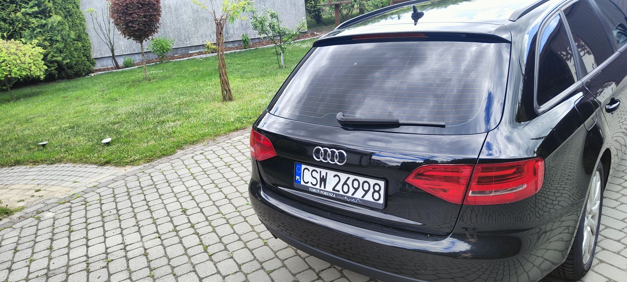 Czarne Audi A4B8