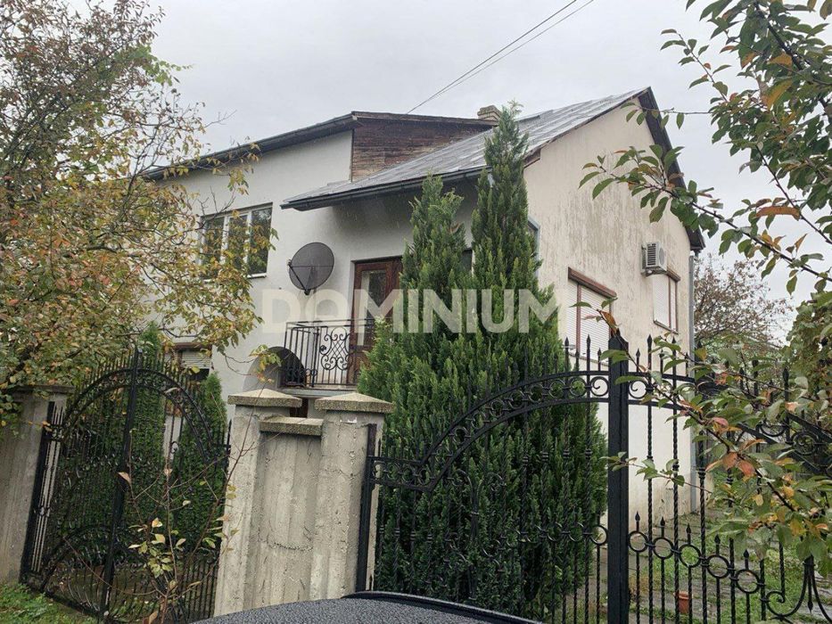 Продається просторий двоповерховий будинок у місті Виноградів