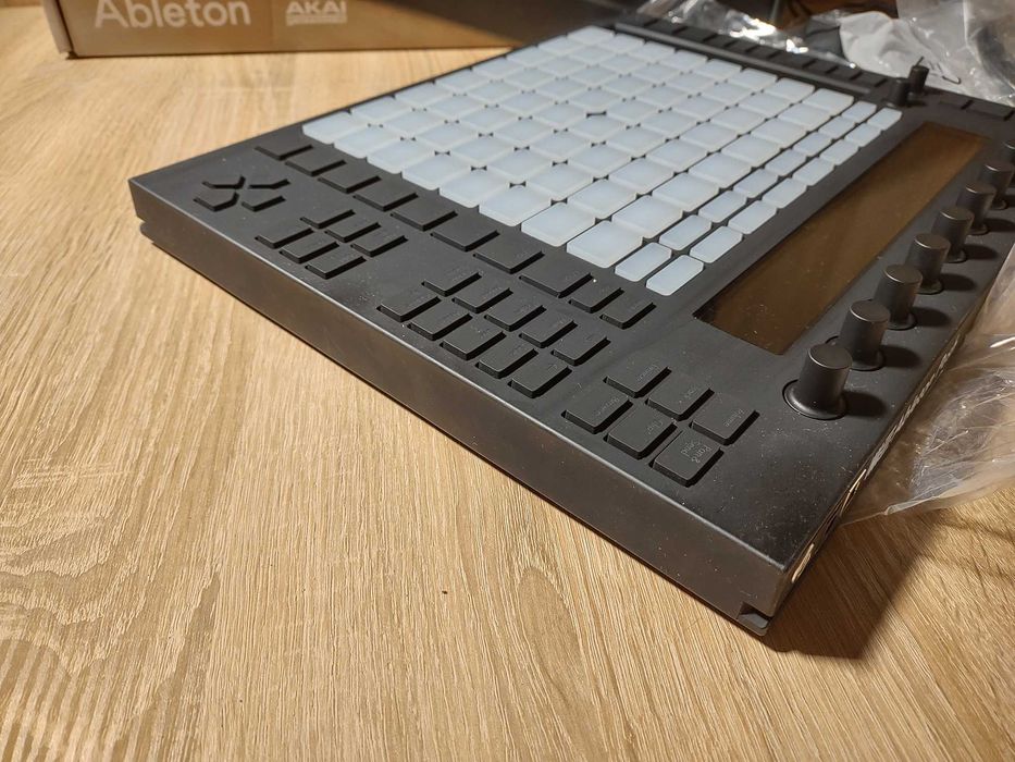 Музыкальный контроллер Ableton Push