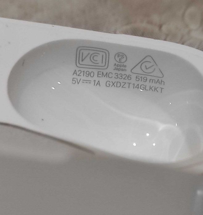 Зарядний кейс для оригінальних навушників Apple AirPods Pro