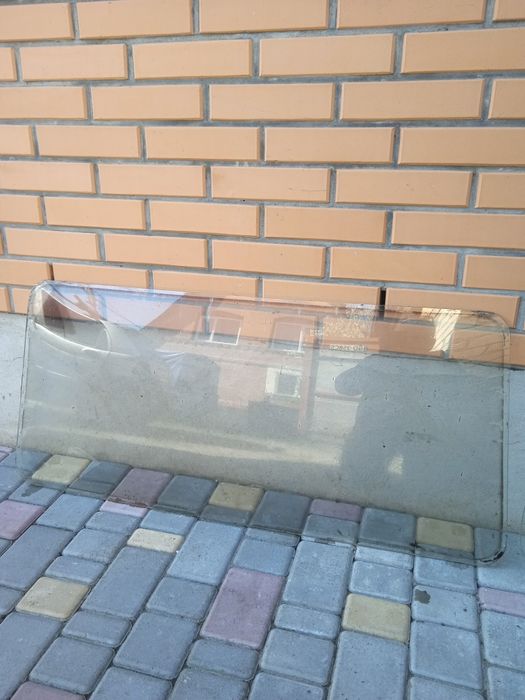і заднє скло РАФ в доброму стані