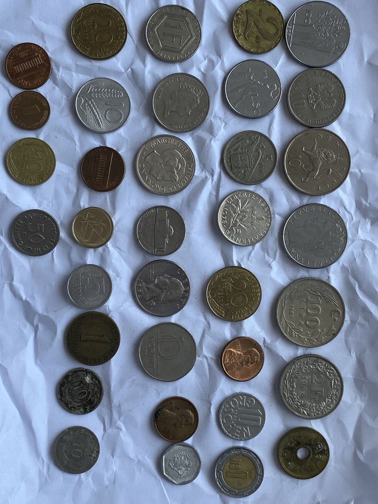 Дорогоцінні монети з різних колекцій
