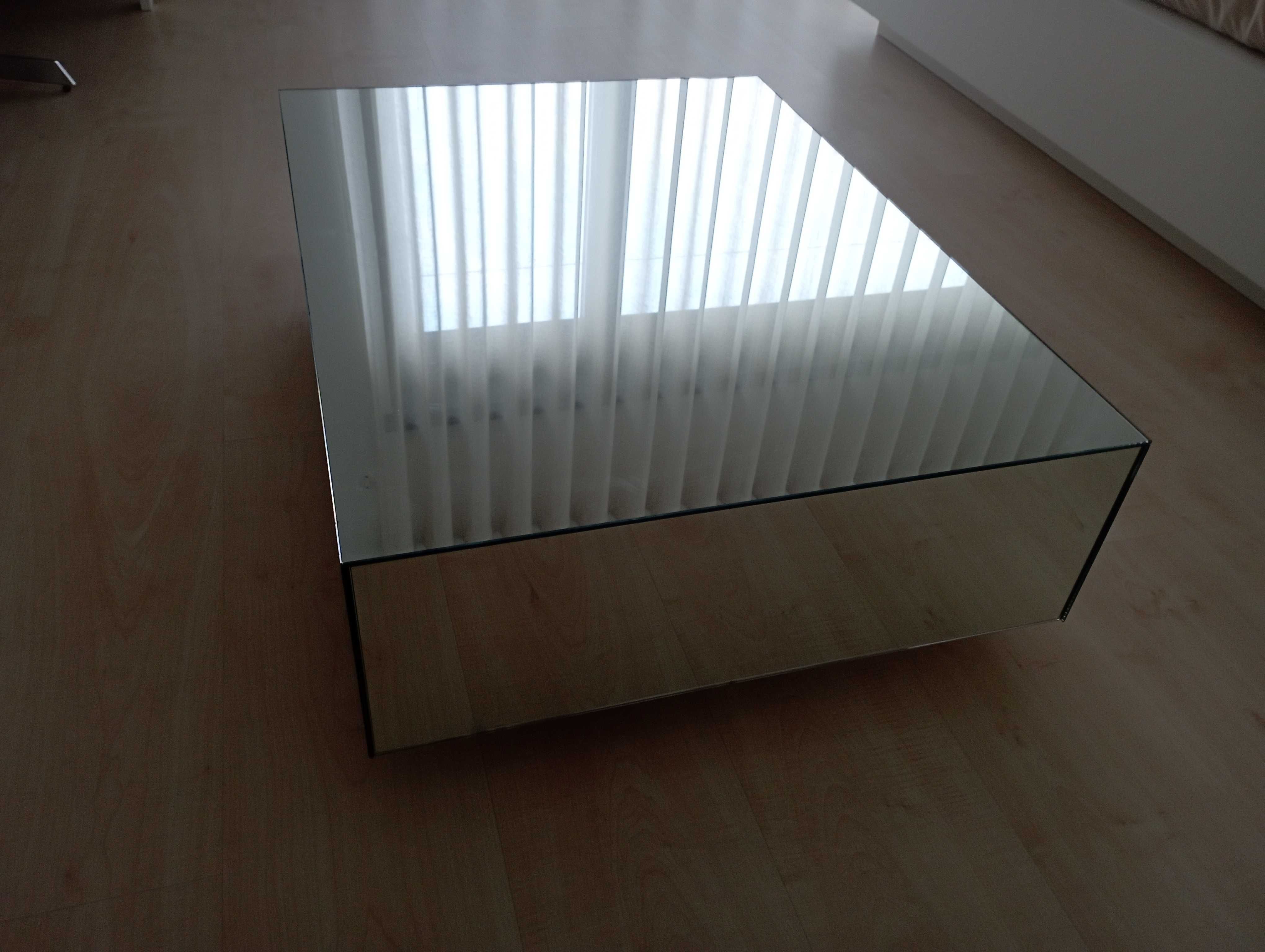Mesa de centro em vidro espelhado