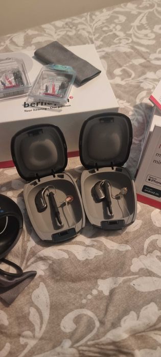 Aparelho auditivo novo na caixa