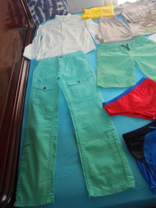lote de roupa de menino a camisola amarela