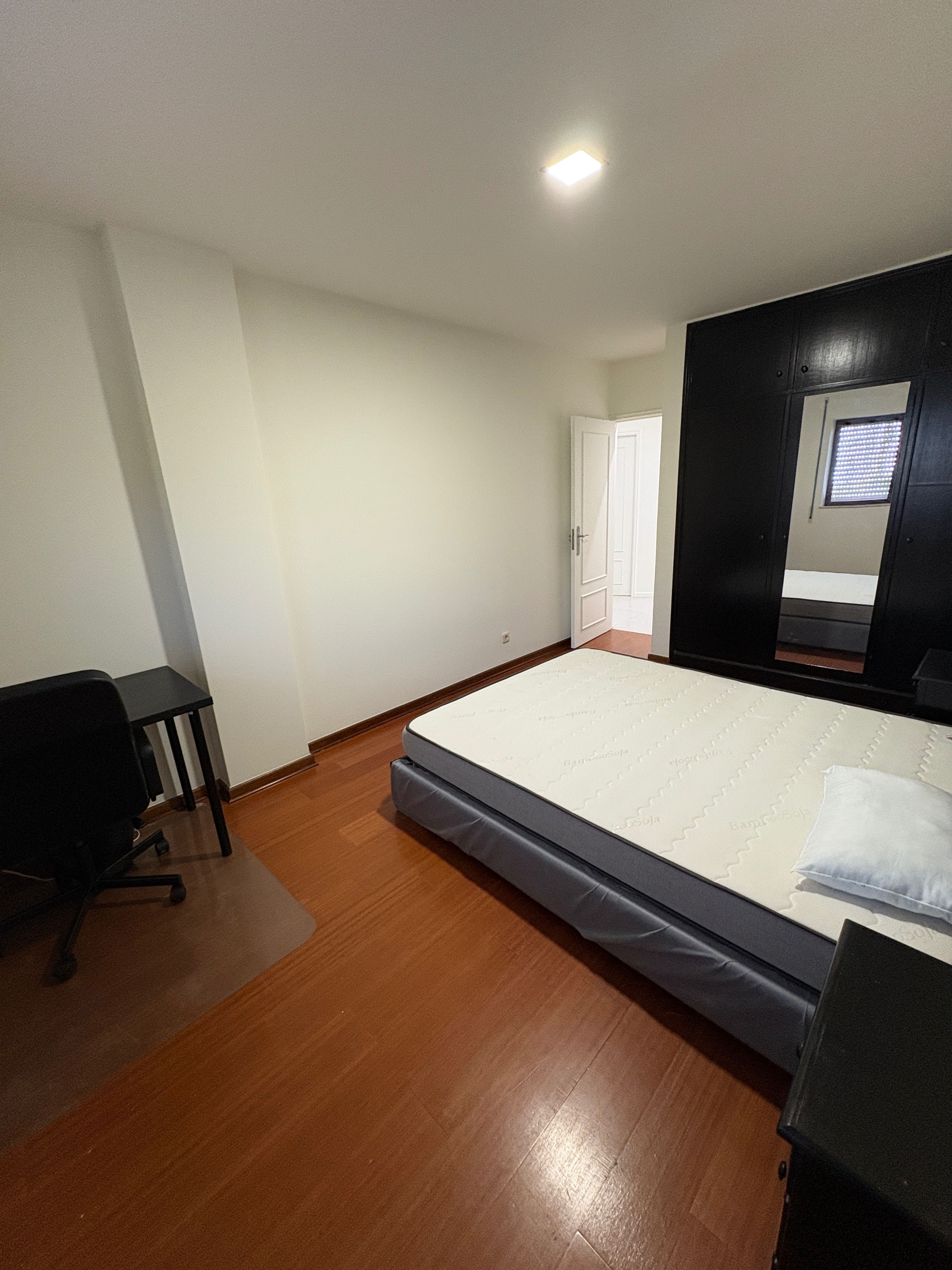 Quarto c/ cama de casal perto da Universidade do Minho (UM)