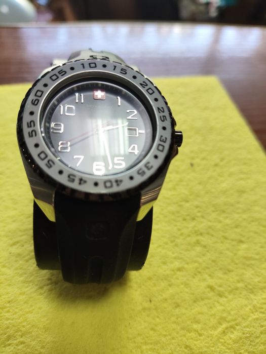 Продам годинник Calibre