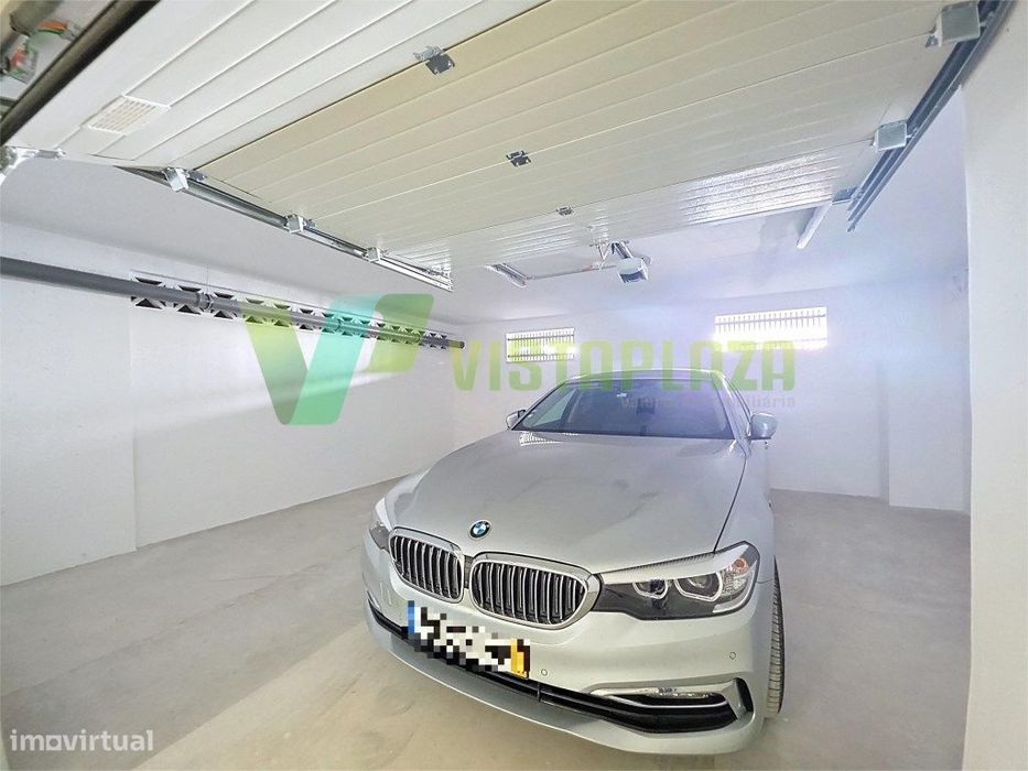Garagem Box para 2 Carros com Estacionamento Exclusivo em Alvor