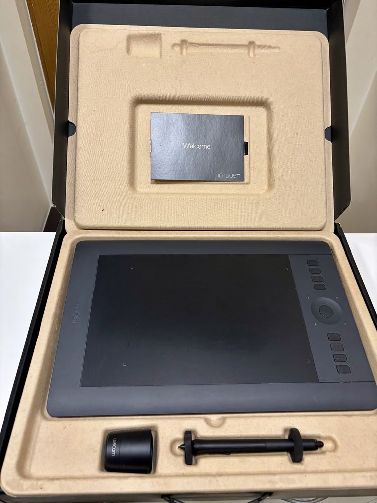 Tablet graficzny Wacom Intuos Pro M PTH-651 – bardzo dobry stan!