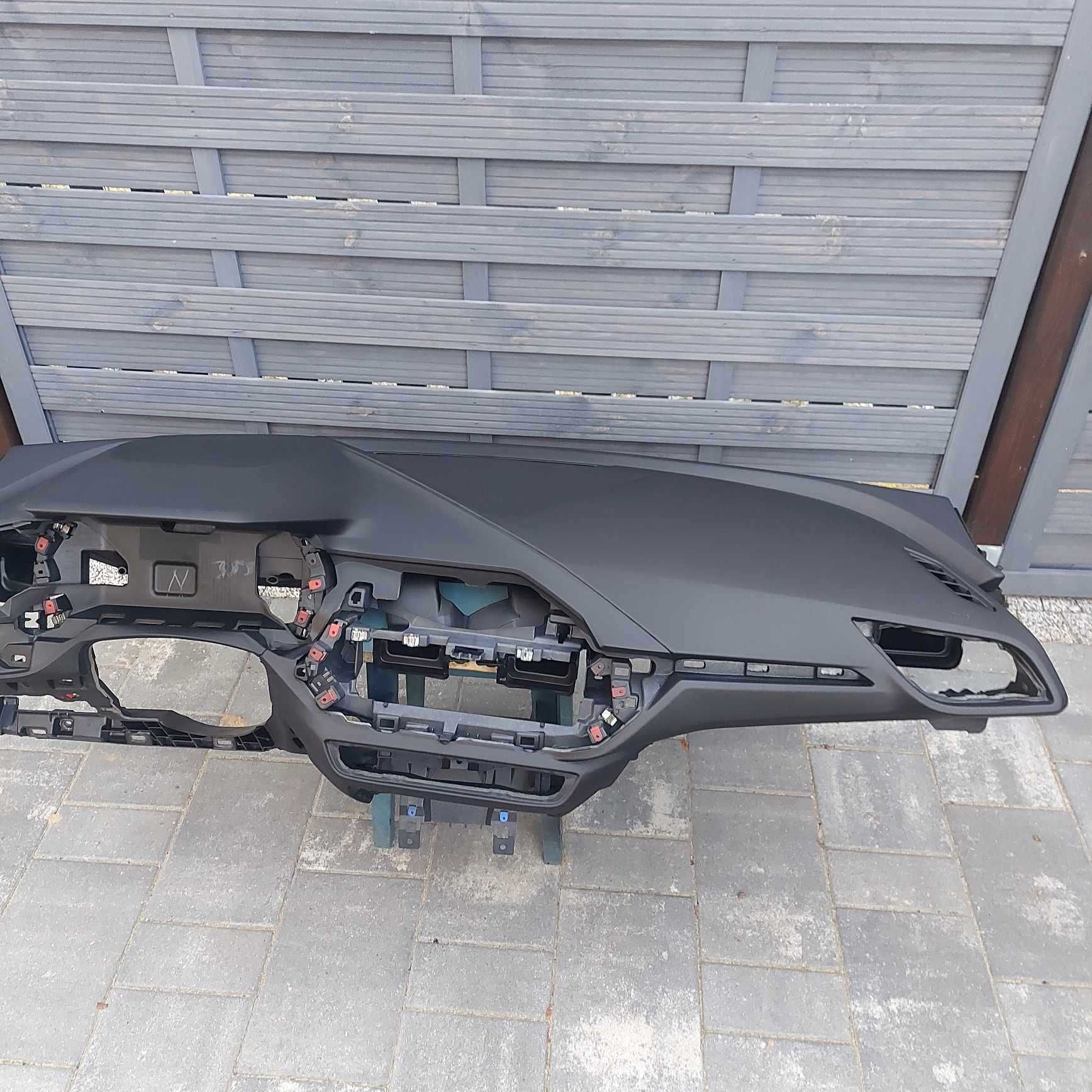 BMW F40 Regeneracja naprawa deska rozdzielcza