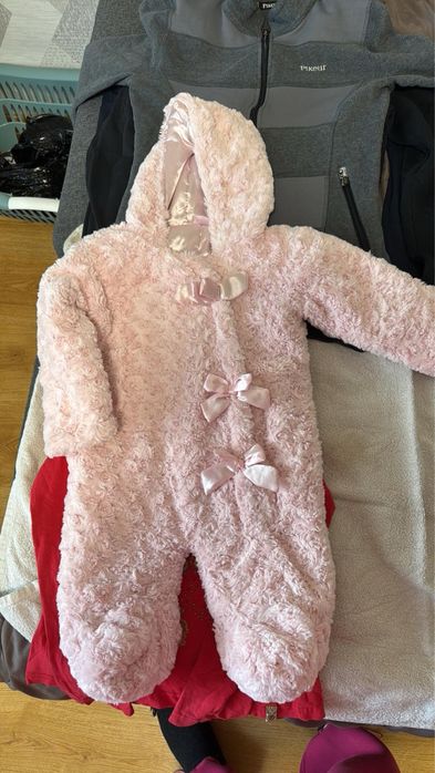 Комбінезони та куртки від народження до 1.5 років , пакетом