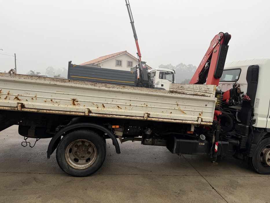 Mitsubishi canter com grua e bascúla