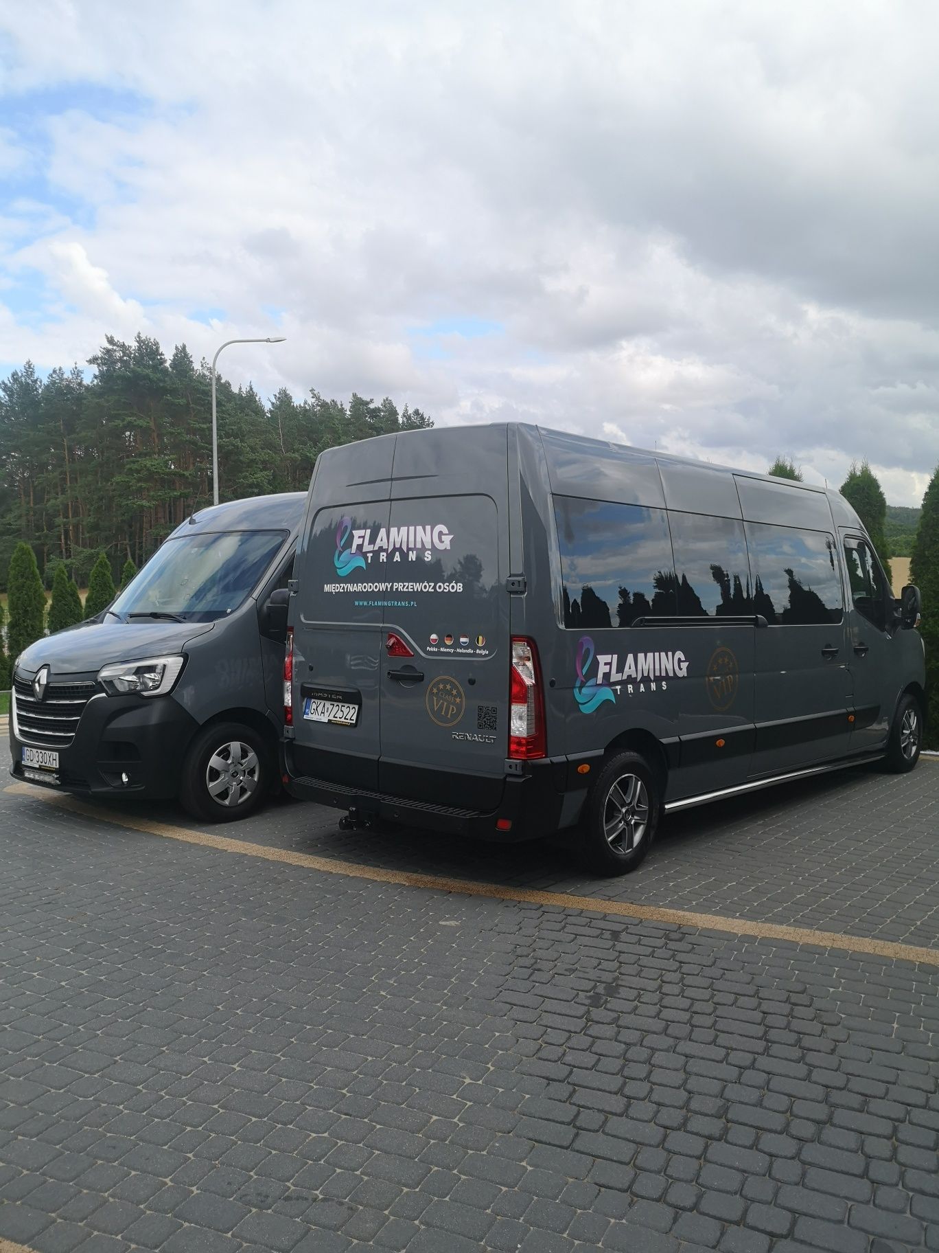 Przewozy 9 cio osobowe busami klasy Vip Niemcy - Holandia - Belgia