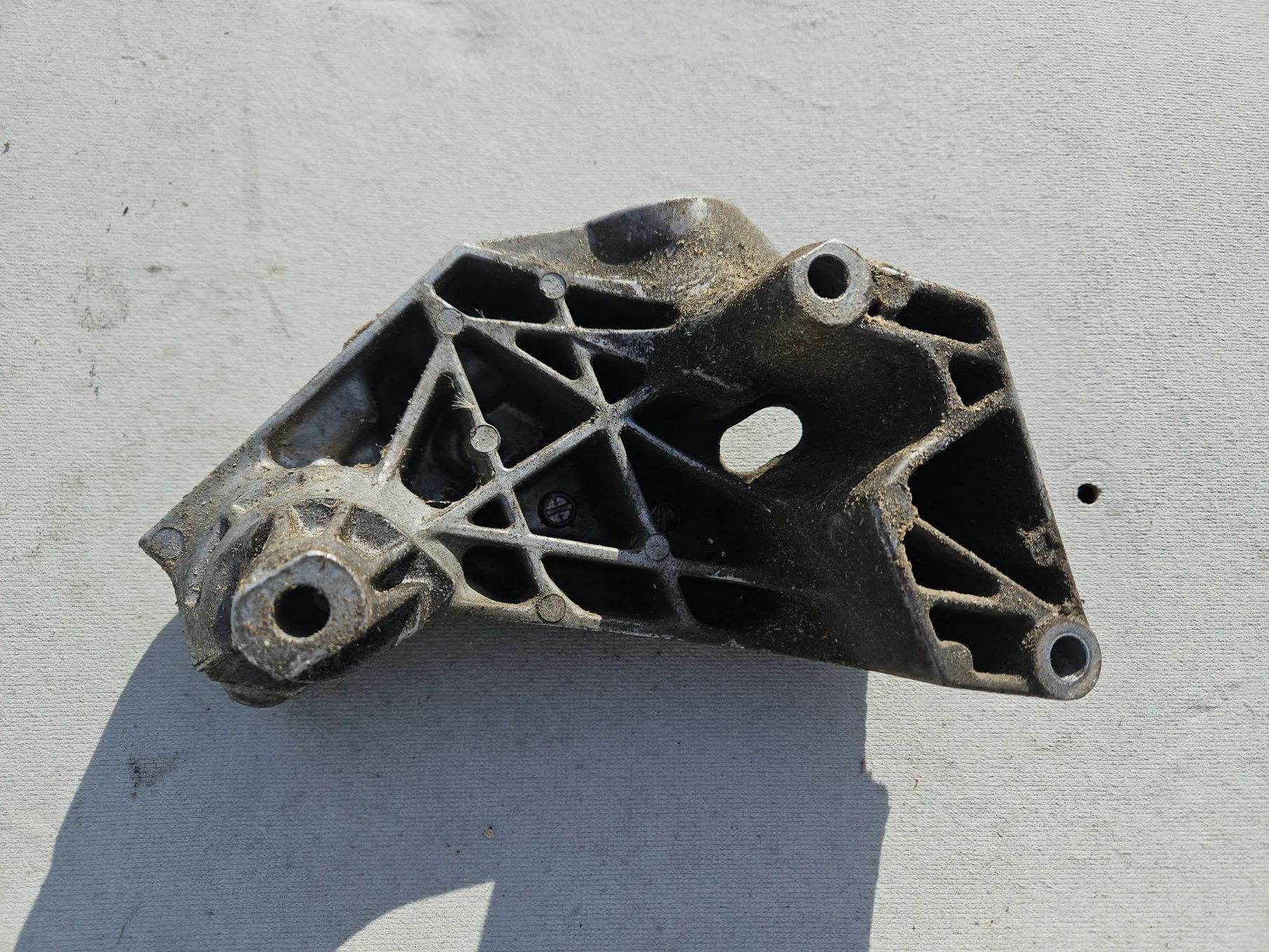Łapa wspornik silnika VW Golf 4 IV Audi A3 8L Bora 1,9 TDI 038199207h