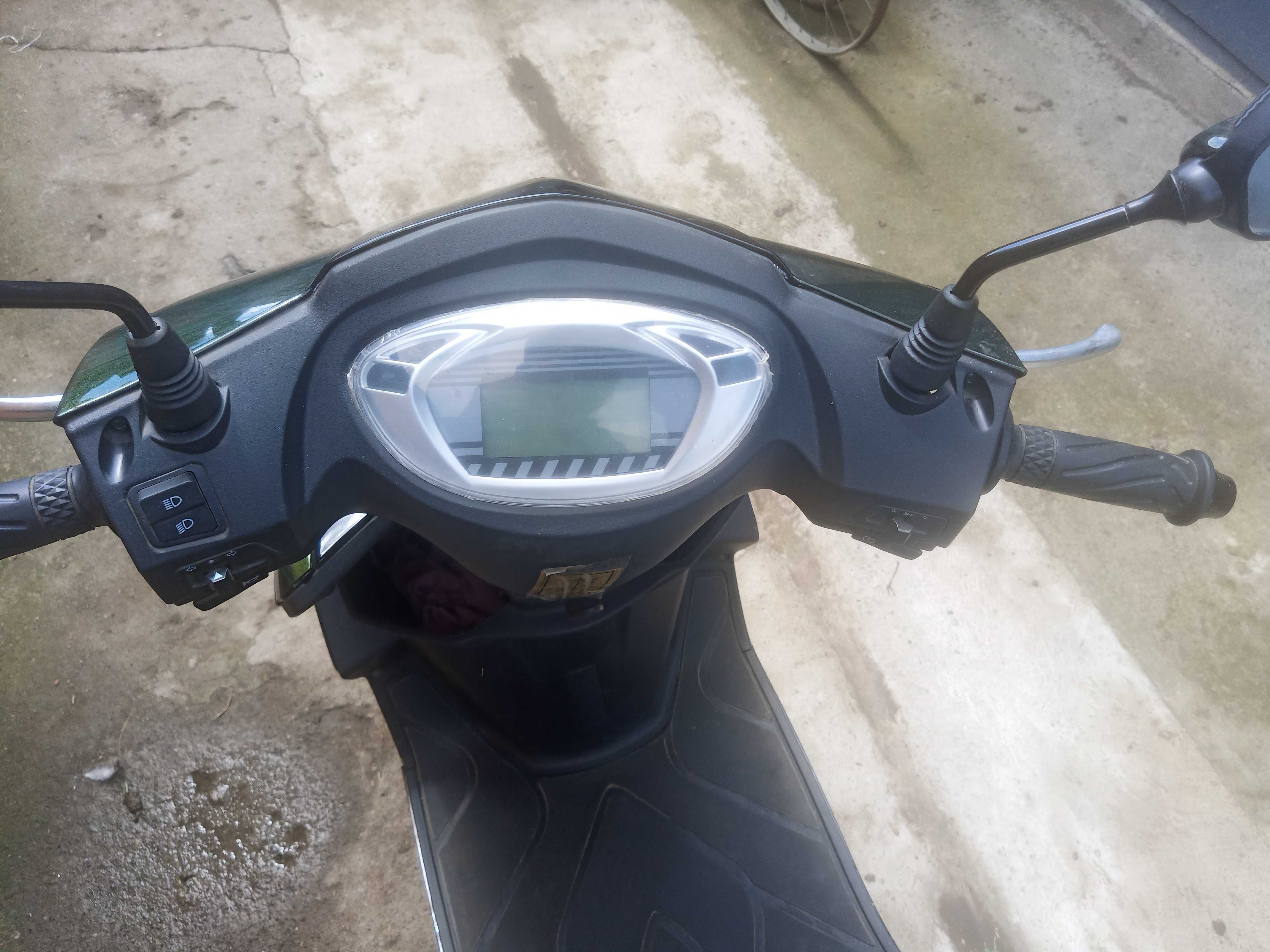 Бензиновий скутер Fada M9 150 cc