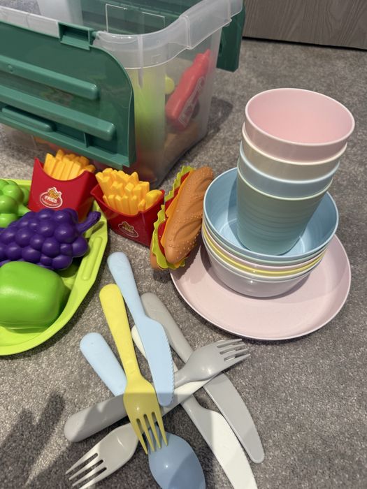 Kuchnia dzicięca do zabawy wraz z wyposażeniem