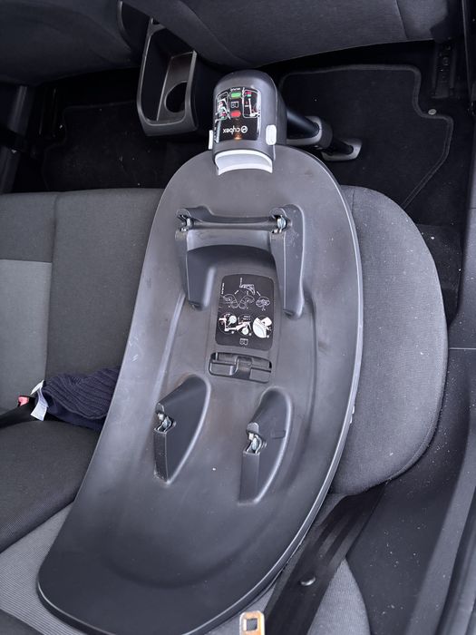 Fotelik samochodowy z bazą