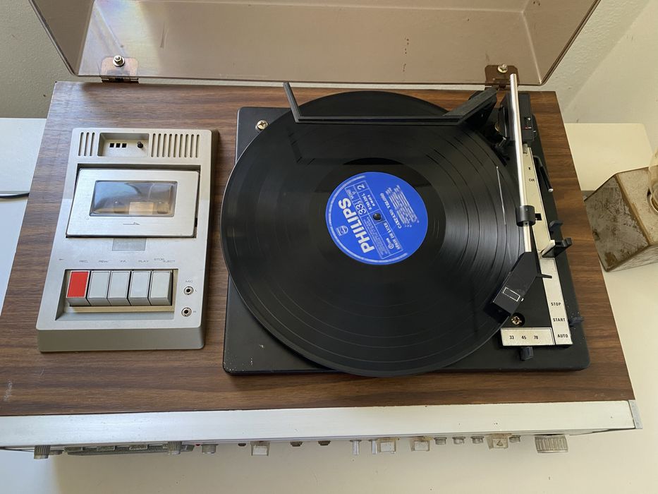 Gira Discos com rádio, leitor e gravador