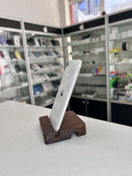 iPhone SE 2023 (gen-3) 128GB Starlight NEVERLOCK