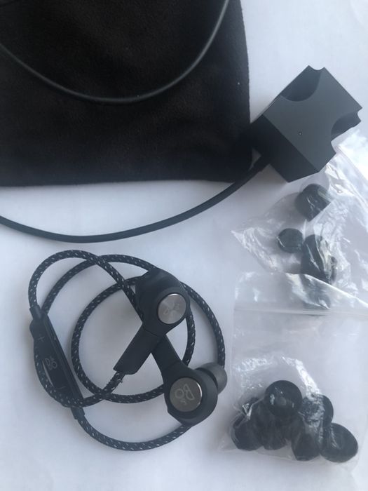 Наушники Bang & Olufsen BeoPlay практически новые отдаю очень дешево