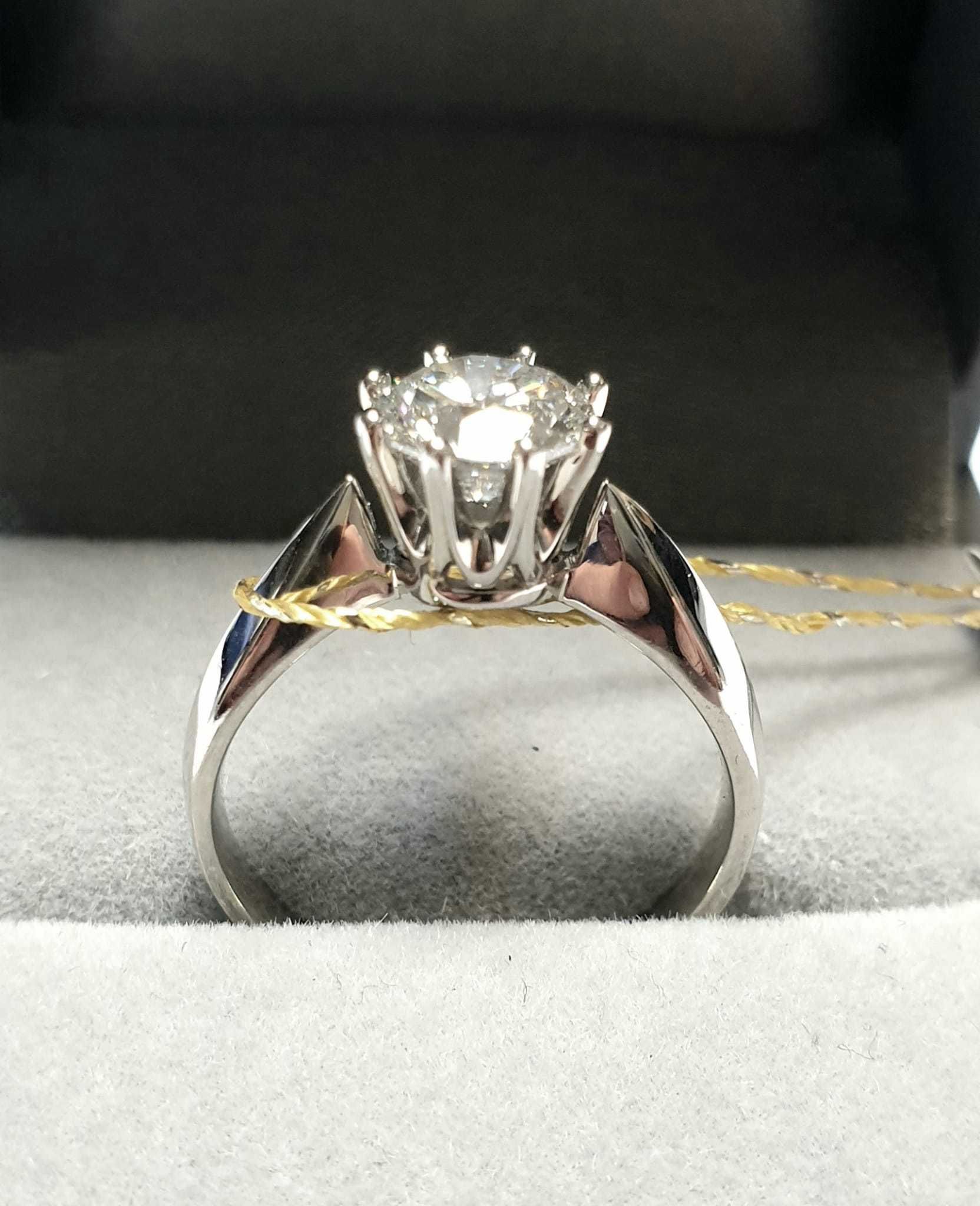 Pierścionek z brylantem 1,2 ct