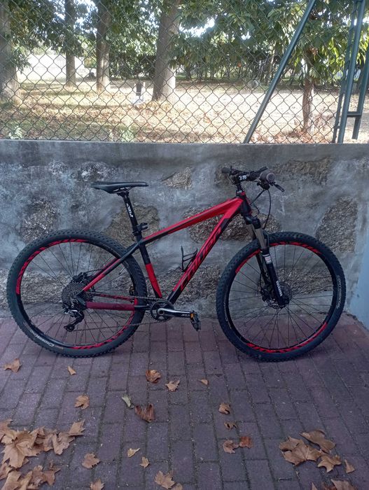 Bicicleta Coluer 29er com ótimos componentes