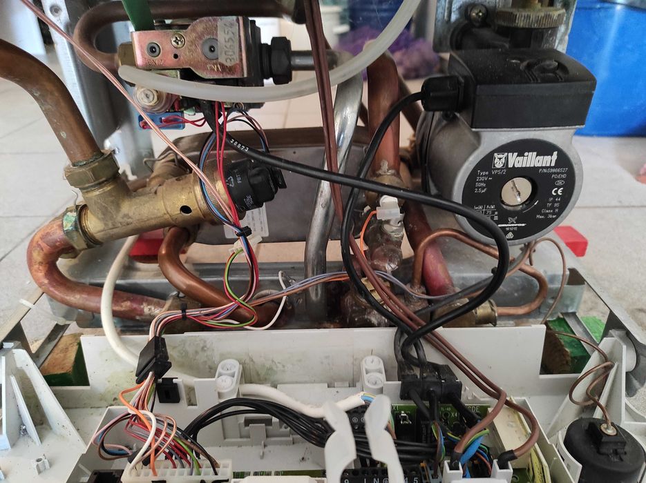 Котел Vaillant vuw int 282/2 turbo Запчасти. Разборка. Запчастини