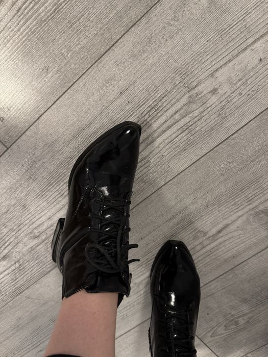 Продам ботінки лакові