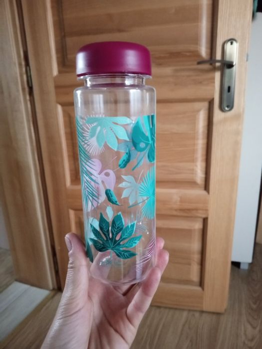 Plastikowy pojemnik na picie