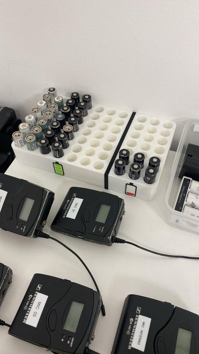 Suportes para pilhas e cartoes SD / SDD