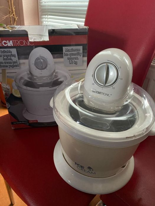 Морожениця Clatronik