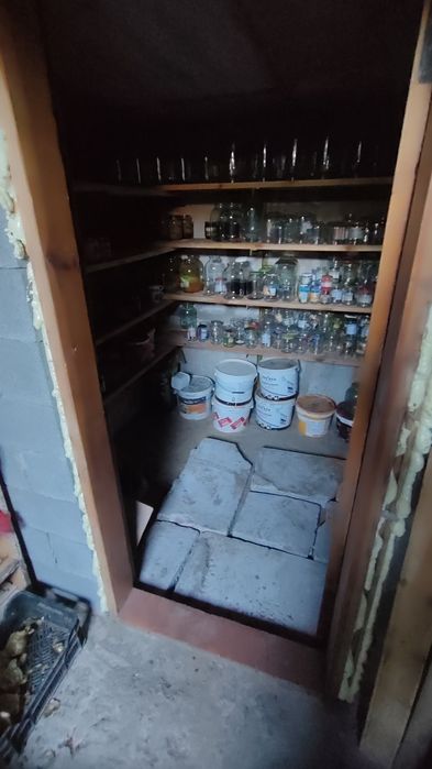 Продам гараж з підвалом