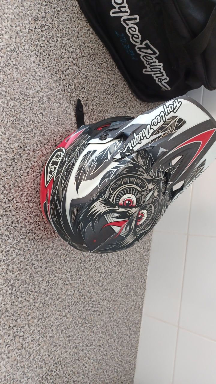 Capacete troylee designs D3