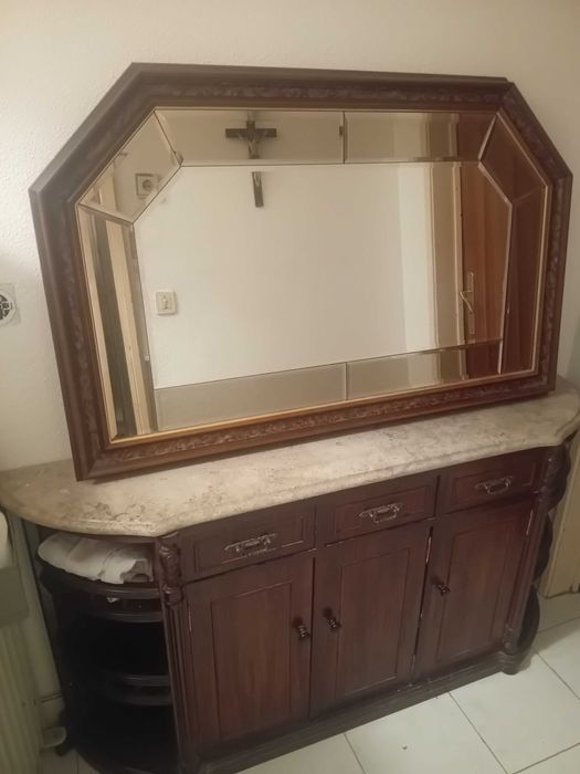 Aparador de entrada em mogno com pedra mármore e espelho