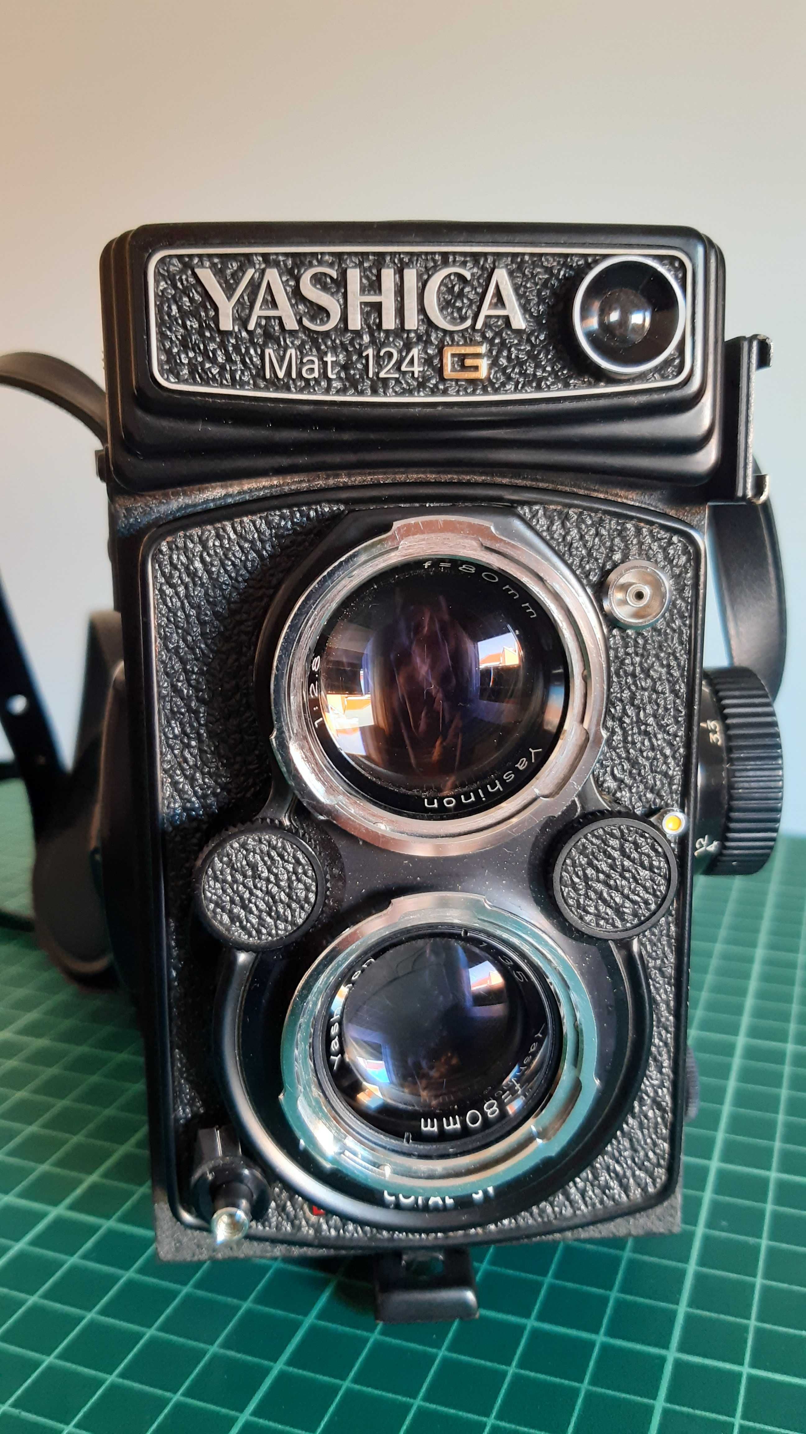 Yashica MAT 124G com Bolsa e Pára-sol