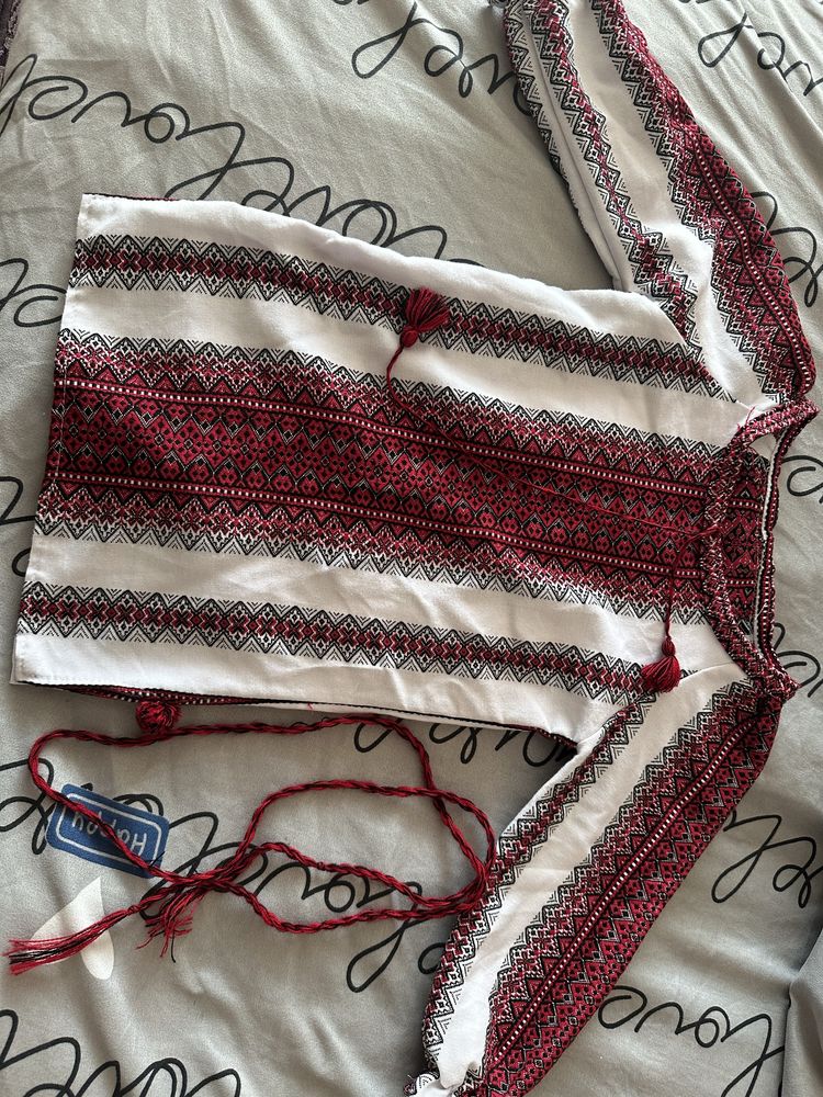 Продам вишиванку на дівчинку